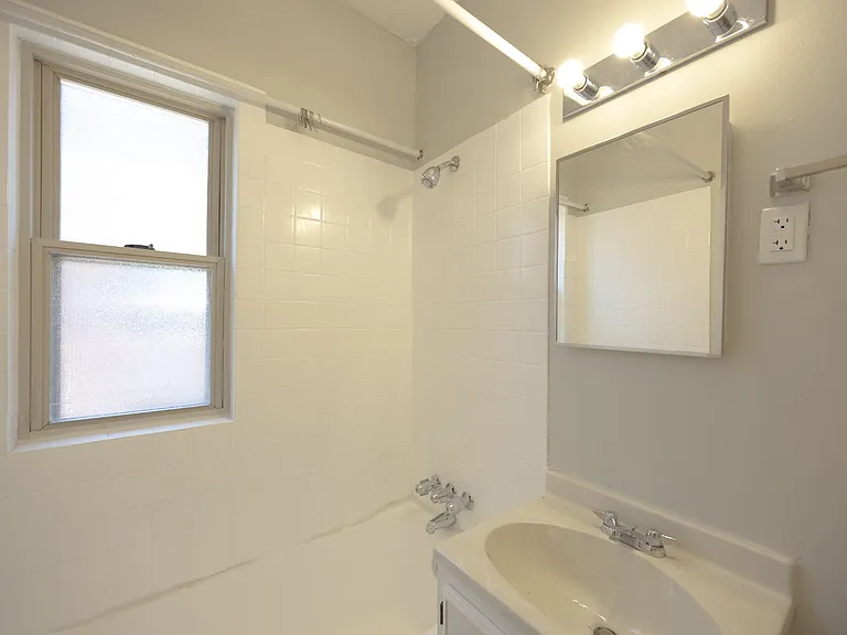 Mapleview Apartments — Photo 47