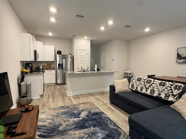 1221 Fairchild Village Dr, Pensacola, FL