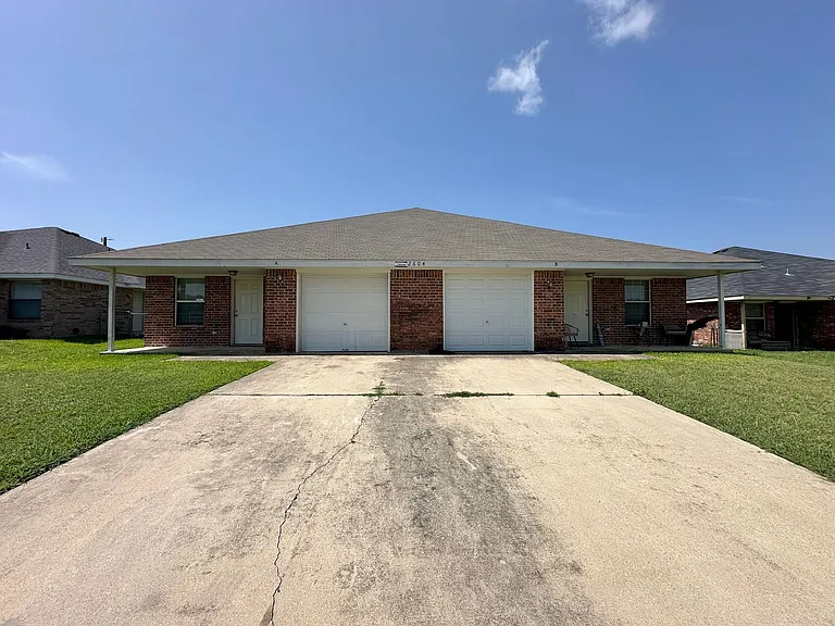 2604 Alma Dr — Photo 1