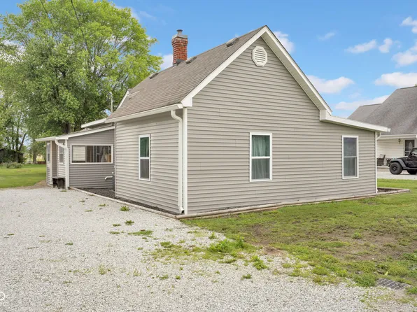 3324 W Water St, Vallonia, IN 47281