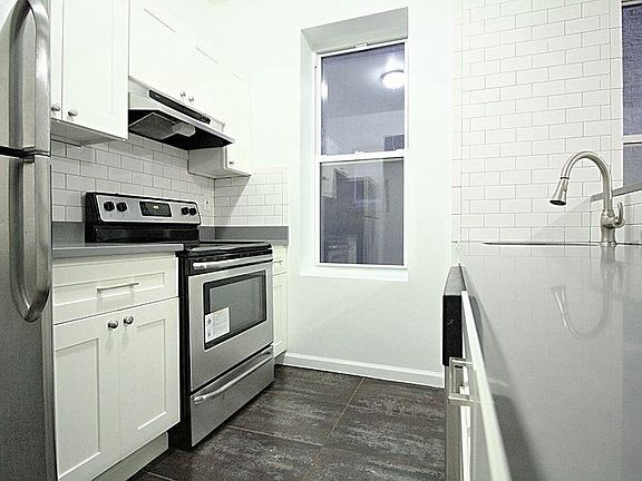5th image of 3605 Vernon Blvd APT 4L