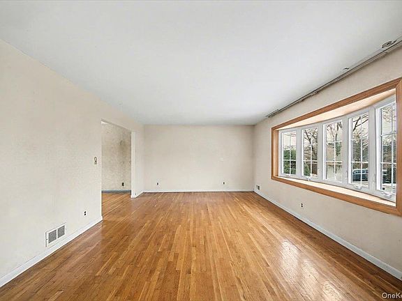 3rd image of 39 Claire Avenue