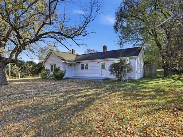 3868 Grayson Dr, Winston Salem, NC 27107