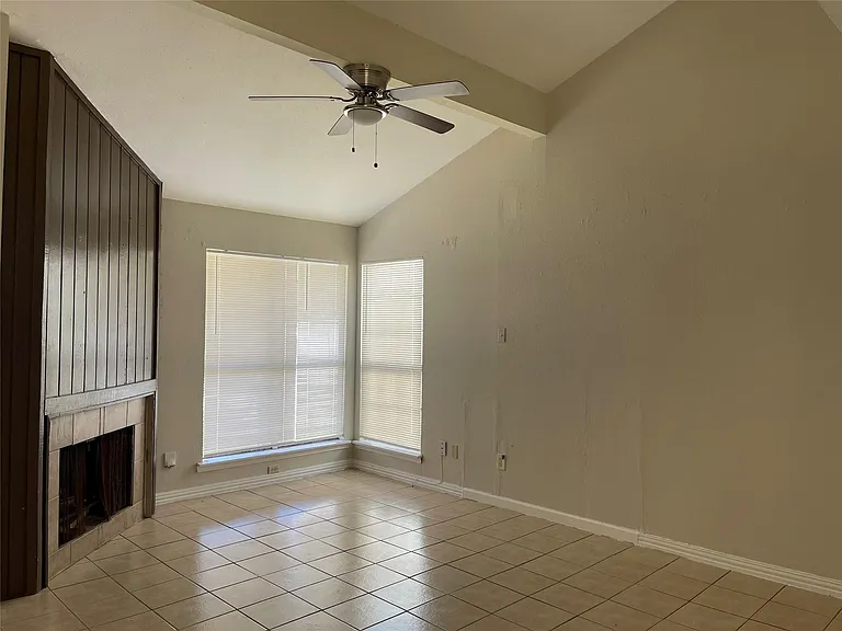 7715 Rolling Ridge Dr — Photo 3