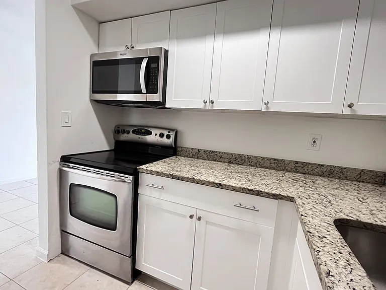 4529 NE 21st Ave #3 — Photo 4