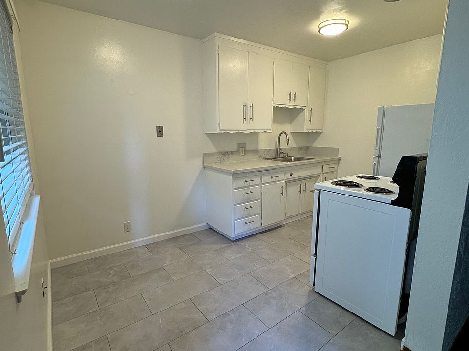 Newer flooring and countertop