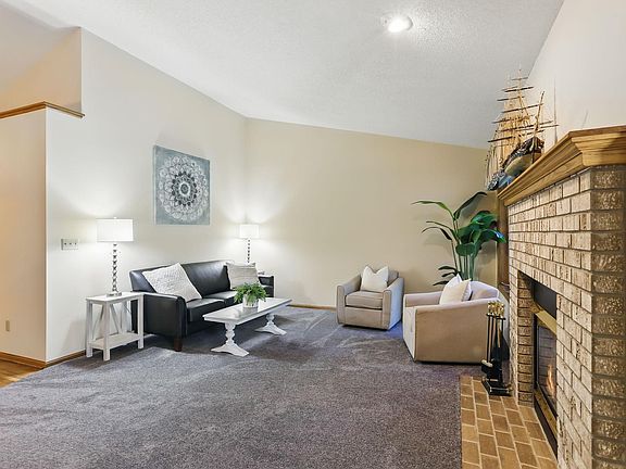 3rd image of 70 Jackson Ct