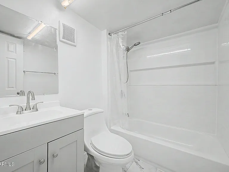 2038 E Lemon St — Photo 23