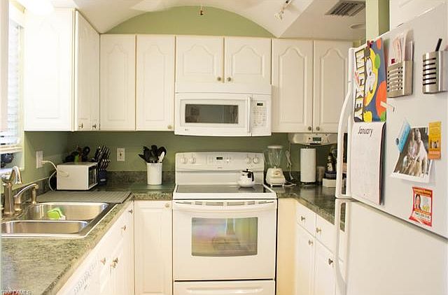 1st image of 208 Lewis Cir APT 1B