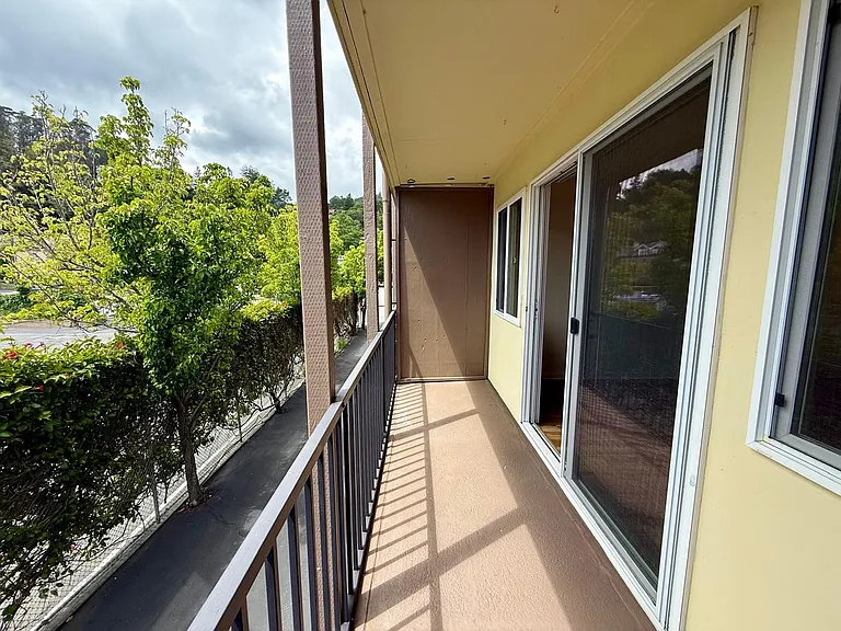 30 Locust Ave #1-8 — Photo 7