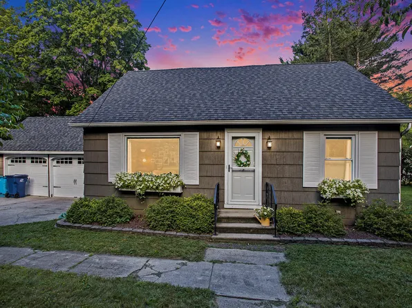 704 Elm St, Colon, MI 49040