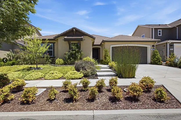 Martha Ave, Tracy — Photo 2