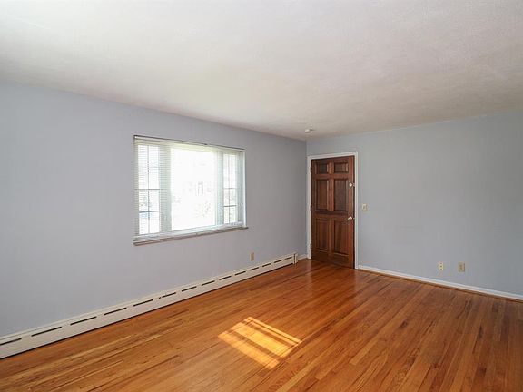 2nd image of 3362 Everson Ave