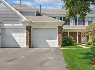 1911 Quaker Hollow Ln, Streamwood, IL 60107