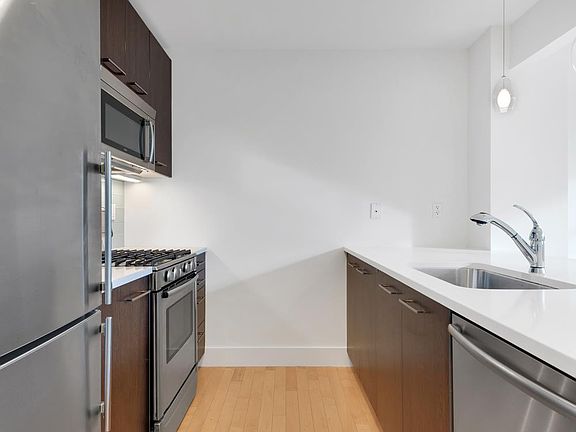4th image of 5-09 48th Ave #3H