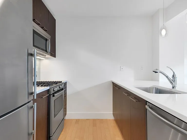 5-09 48th Ave #3H — Photo 4