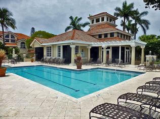 211 Colonade Cir, Naples, FL 34103