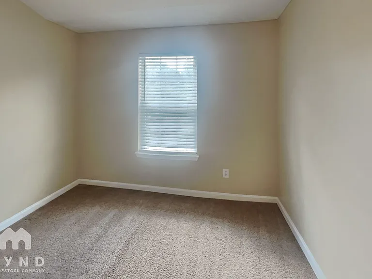 8256 Wynfield Dr — Photo 13
