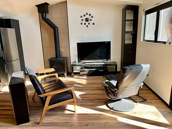 2nd image of 23 Rockview Dr