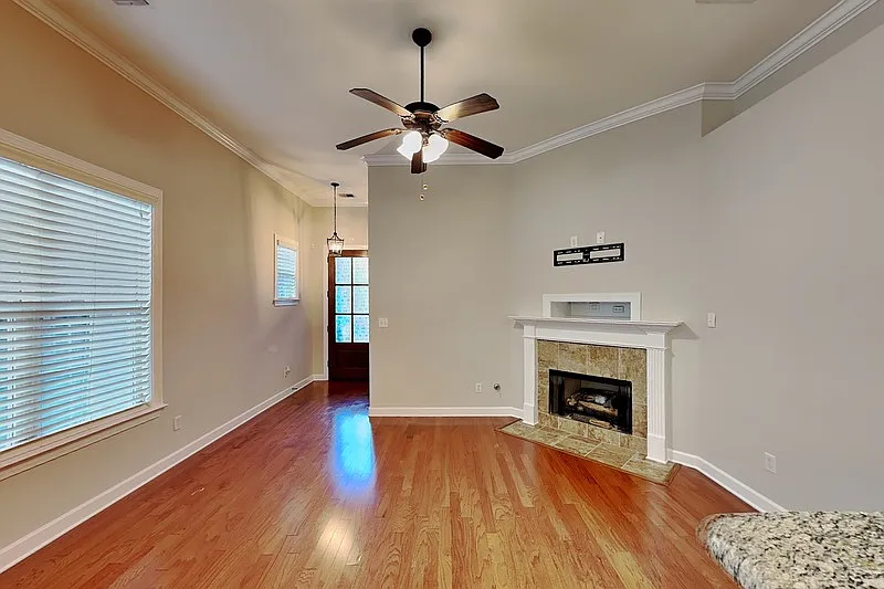3 bed, 2.0 bath, 1500 sqft, $1,749 — Photo 3
