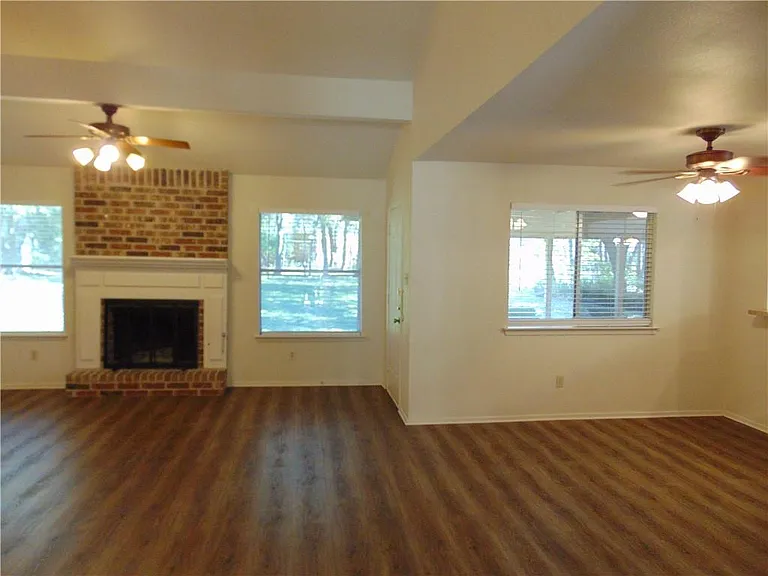 9213 Independence Loop — Photo 3