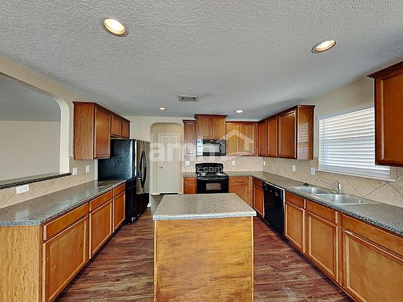 3rd image of 922 Pelicans Way