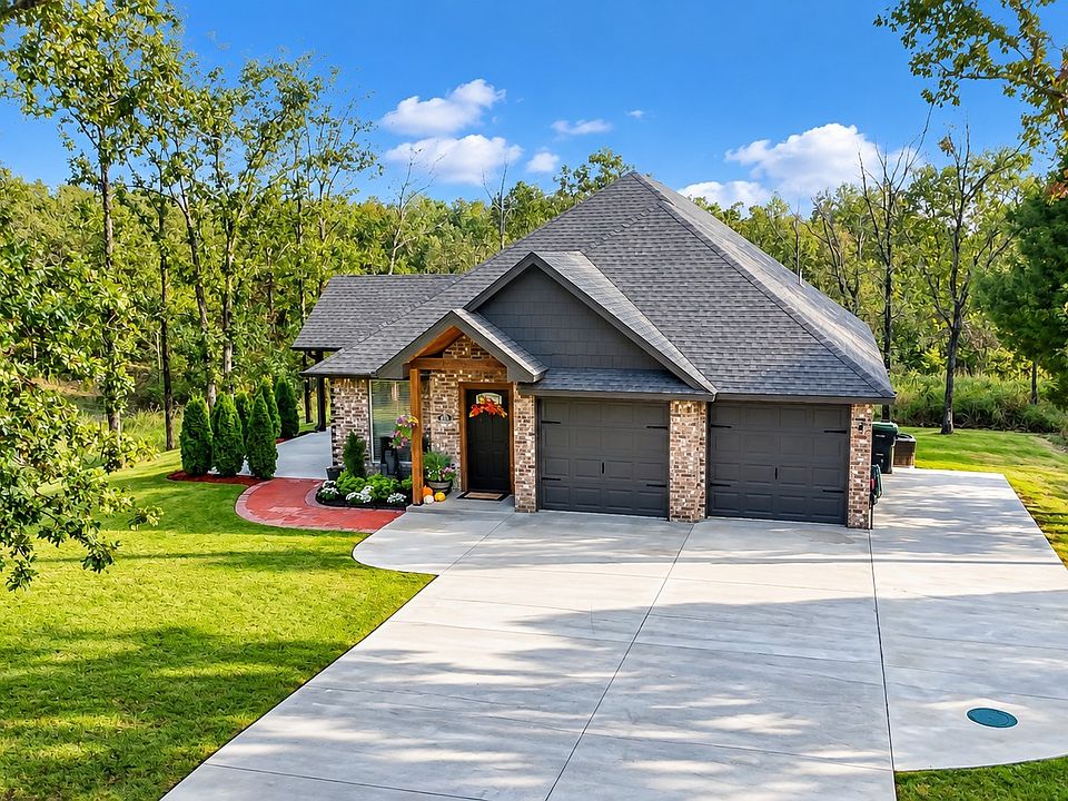 1st image of 494 Ridgewood Cir