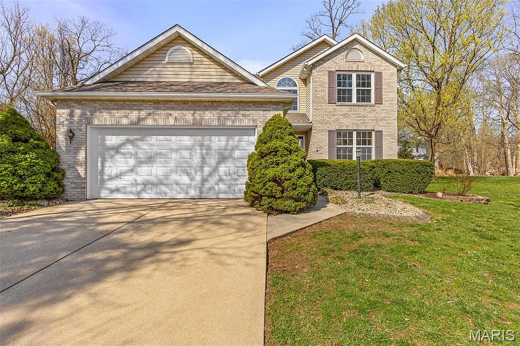 1311 Springbrooke Dr photo 1