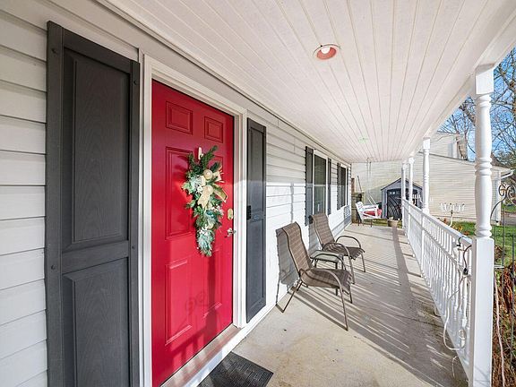 3rd image of 126 N Millfield Ave