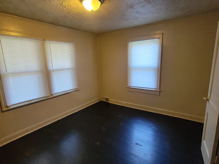 740 N Drexel Ave — Photo 7