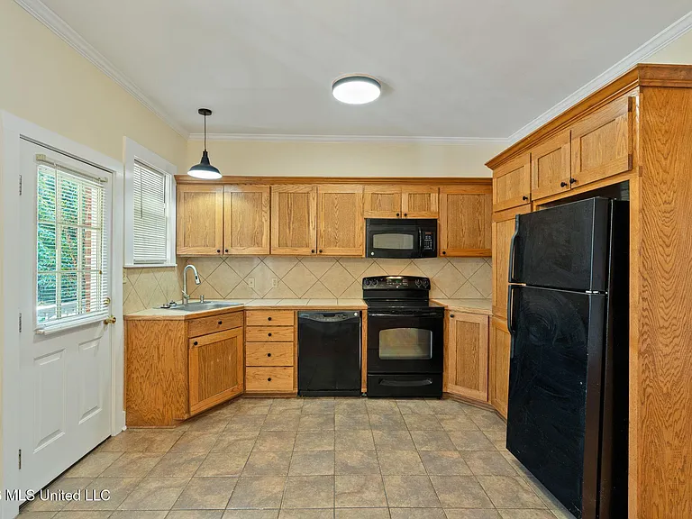 720 Broad St #1 — Photo 7