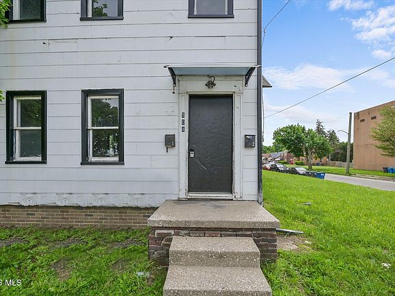 5th image of 804 2nd St