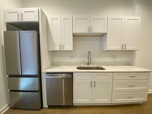 4 bed, 2500 sqft, $2,600 — Photo 2
