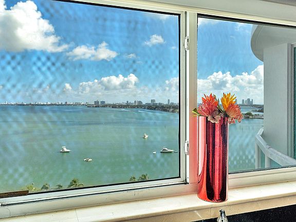 4th image of 1800 N Bayshore Dr APT 1501