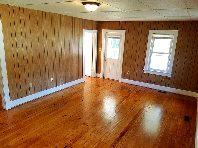 10121 Moore Dr — Photo 10