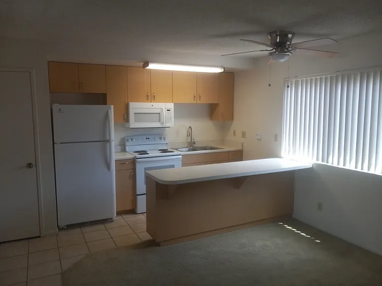 Camino Pointe Apartments — Photo 3