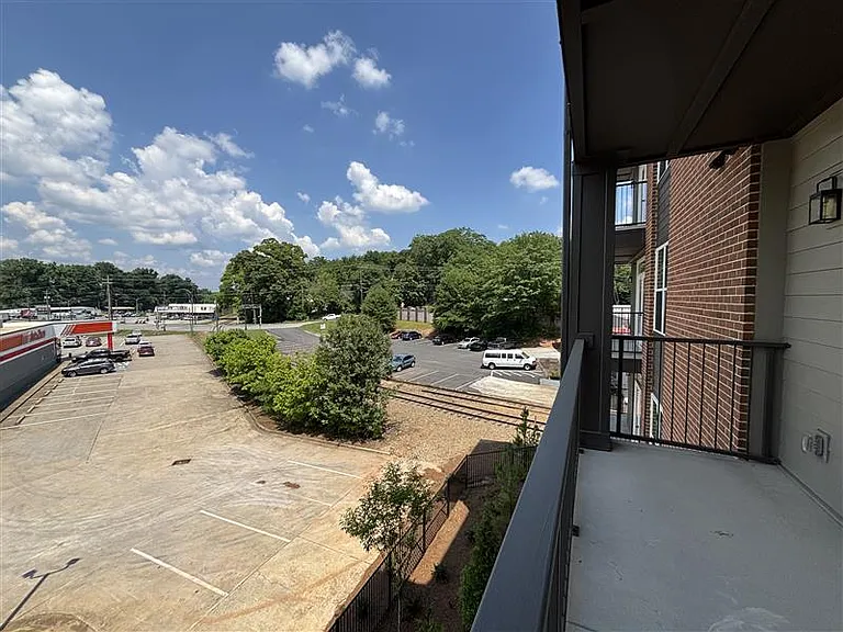 District on the Etowah Apartments — Photo 757