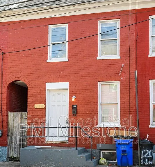 118 S Locust St — Photo 1