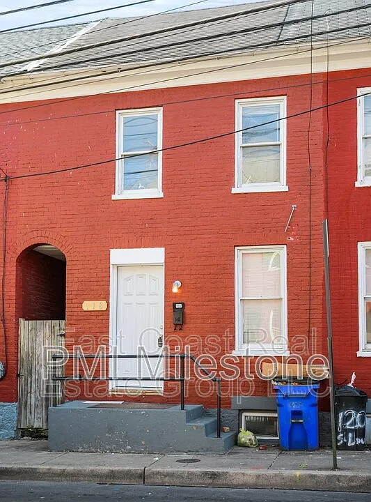 118 S Locust St