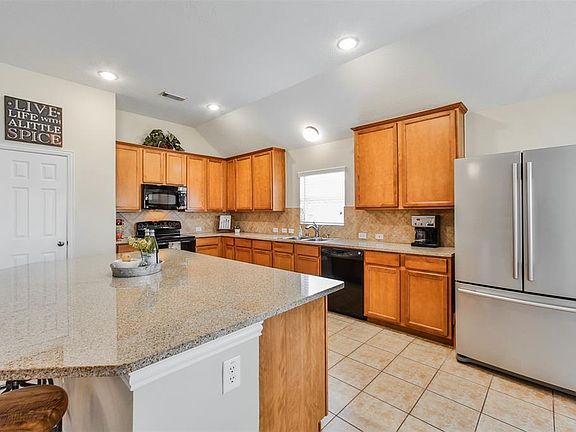 4th image of 28210 Daystrom Ln