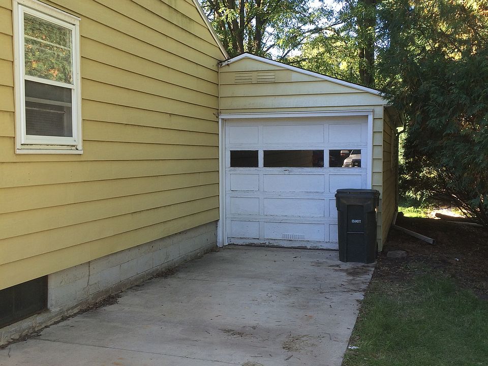 2nd image of 919 W 14th St