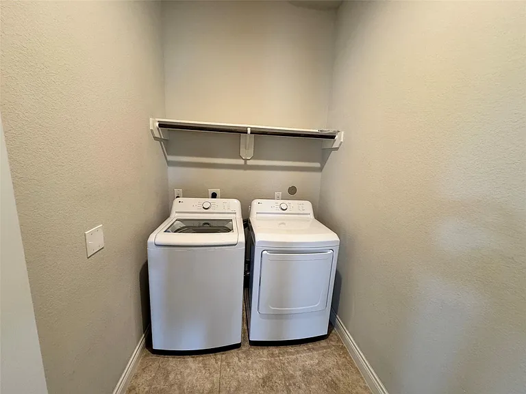 5231 Pickford Grv — Photo 25