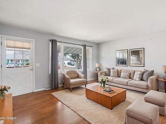 3rd image of 1105 Sequoia Trail