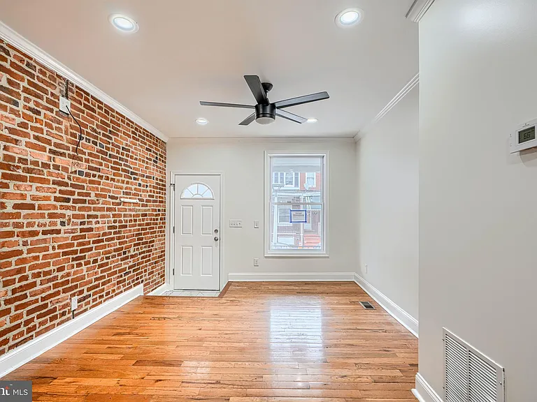 404 N Robinson St — Photo 5