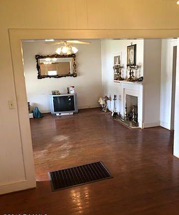 3rd image of 131 Bourg St