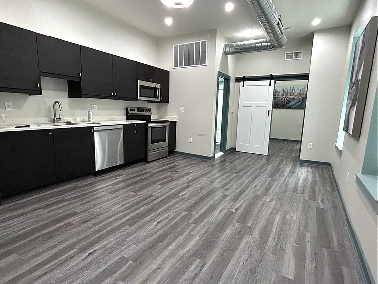 36 E Utica St #1-D — Photo 1