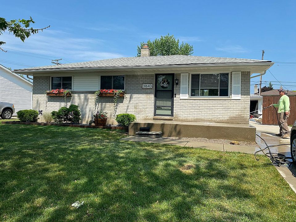 1st image of 31643 Lynne Dr
