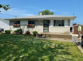 31643 Lynne Dr, Rockwood, MI 48173