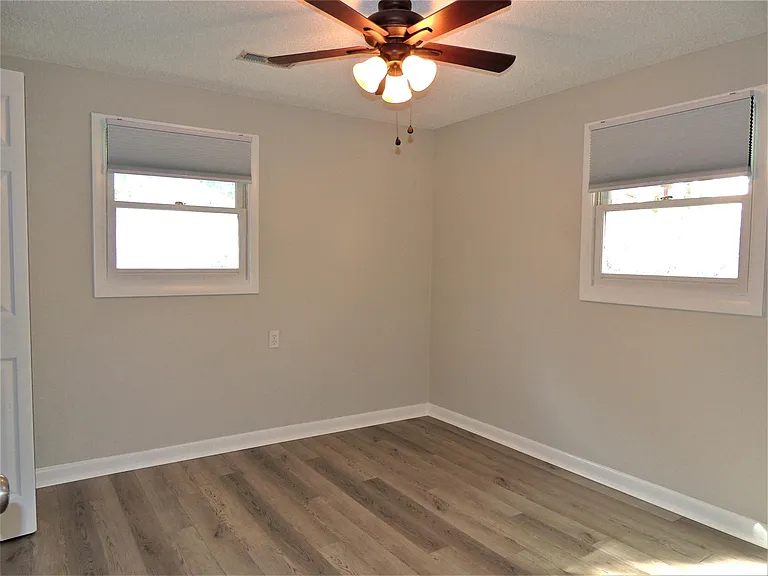 4 Weston Ln — Photo 12