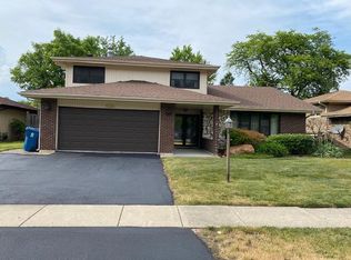 8530 W Sun Valley Dr, Palos Hills, IL